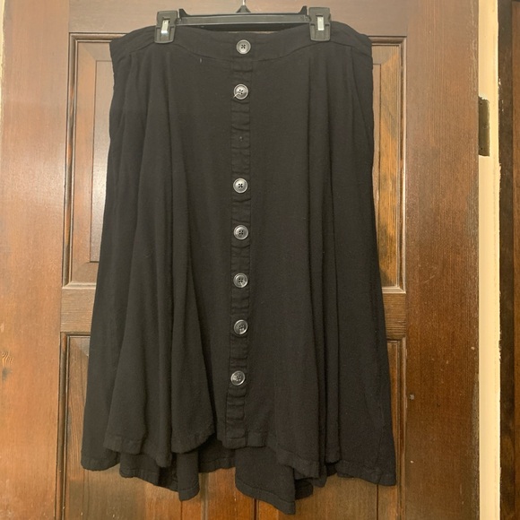 Torrid casual skirt, elastic waistband with button detail, has pockets! Size 00. - Picture 1 of 4
